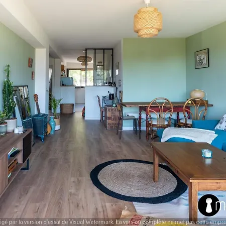 Apartment Air-conditioned Facing The Port Of Laurent With 2 Bedrooms